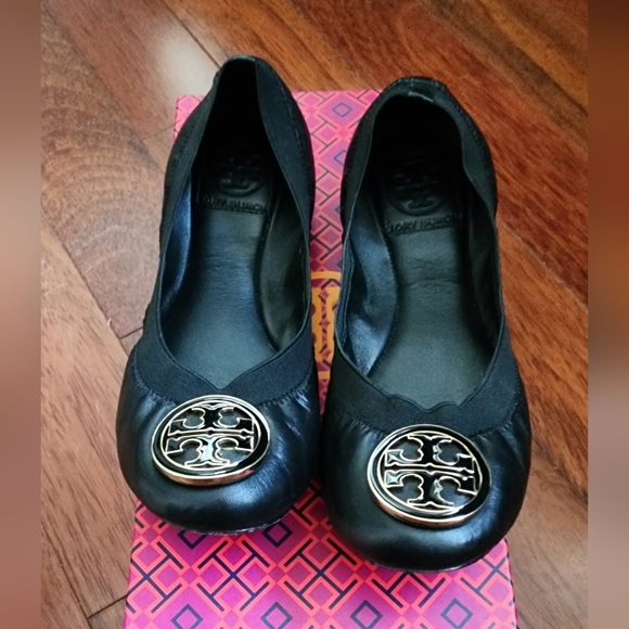Tory Burch Caroline Flats - Picture 2 of 3